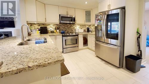 Upper - 11 Parkway Avenue, Vaughan, ON - Indoor Photo Showing Kitchen With Double Sink With Upgraded Kitchen