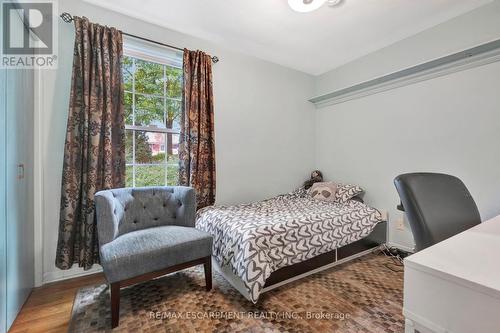 169 Old Ancaster Road, Hamilton, ON - Indoor Photo Showing Bedroom