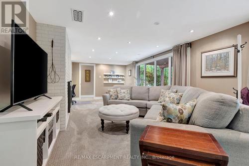 169 Old Ancaster Road, Hamilton, ON - Indoor Photo Showing Living Room