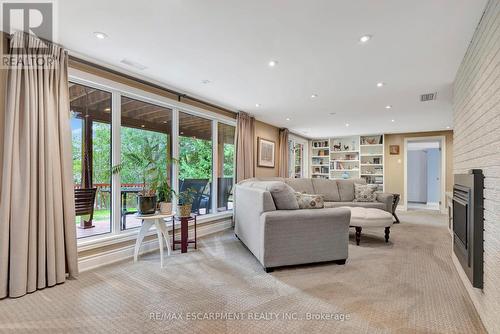 169 Old Ancaster Road, Hamilton, ON - Indoor Photo Showing Living Room