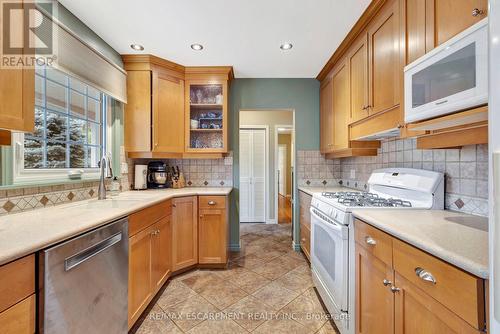 169 Old Ancaster Road, Hamilton, ON - Indoor Photo Showing Kitchen