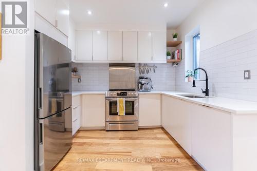 85 Breadalbane Street, Hamilton, ON - Indoor Photo Showing Kitchen With Upgraded Kitchen