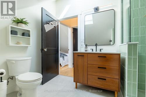 85 Breadalbane Street, Hamilton, ON - Indoor Photo Showing Bathroom