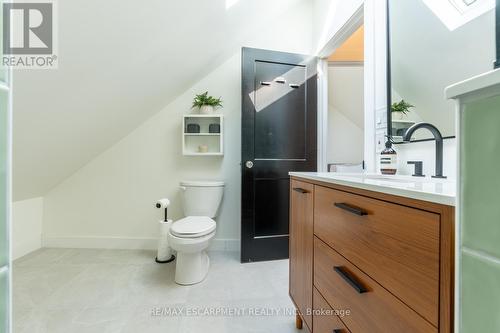 85 Breadalbane Street, Hamilton, ON - Indoor Photo Showing Bathroom