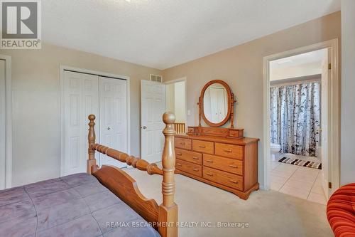 30 Meadowpoint Drive, Hamilton, ON - Indoor Photo Showing Bedroom