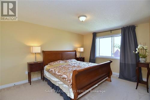 310 Brigadoon Drive, Hamilton, ON - Indoor Photo Showing Bedroom