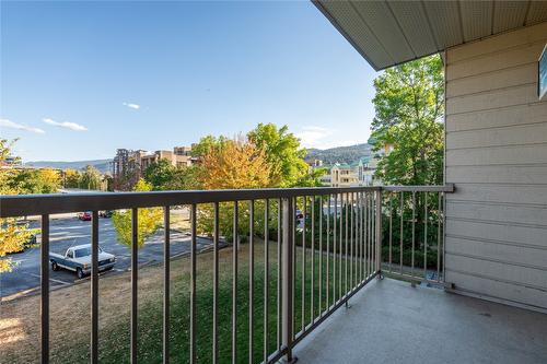 311-130 Skaha Place, Penticton, BC - Outdoor With Exterior