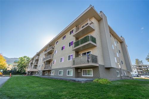 311-130 Skaha Place, Penticton, BC - Outdoor