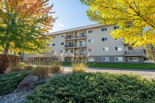 311-130 Skaha Place, Penticton, BC - Outdoor