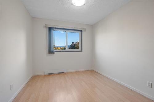 311-130 Skaha Place, Penticton, BC - Indoor Photo Showing Other Room