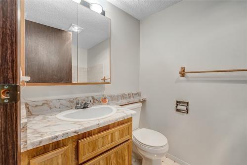 311-130 Skaha Place, Penticton, BC - Indoor Photo Showing Bathroom