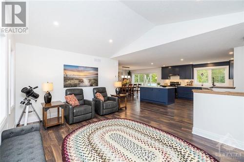 4035 Roger Stevens Drive, Ottawa, ON - Indoor Photo Showing Living Room