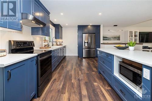 4035 Roger Stevens Drive, Ottawa, ON - Indoor Photo Showing Kitchen With Upgraded Kitchen