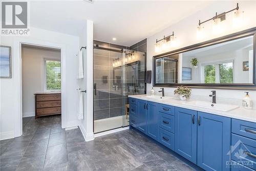 4035 Roger Stevens Drive, Ottawa, ON - Indoor Photo Showing Bathroom