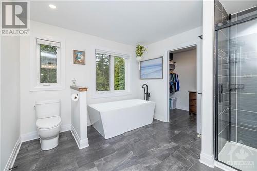 4035 Roger Stevens Drive, Ottawa, ON - Indoor Photo Showing Bathroom