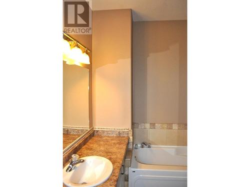 2536 Abbeyglen Way, Kamloops, BC - Indoor Photo Showing Bathroom