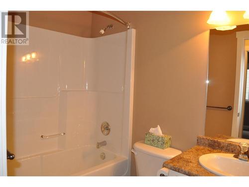 2536 Abbeyglen Way, Kamloops, BC - Indoor Photo Showing Bathroom