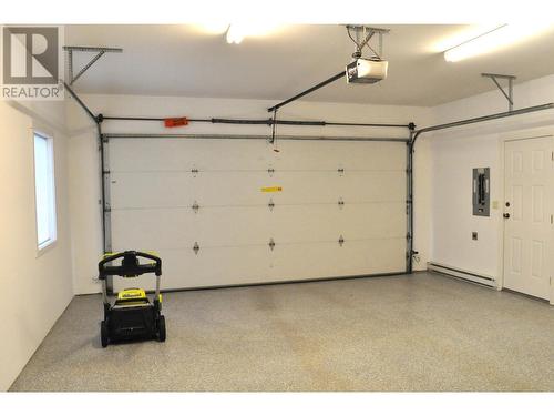 2536 Abbeyglen Way, Kamloops, BC - Indoor Photo Showing Garage