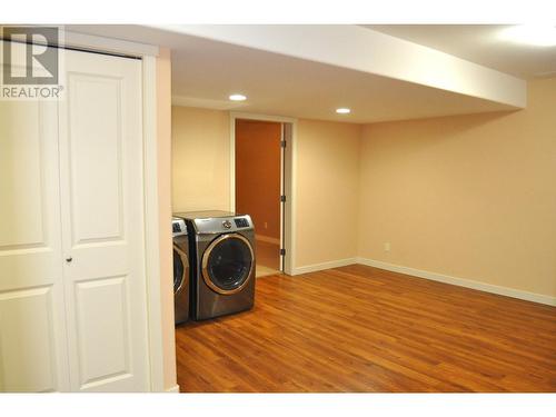 2536 Abbeyglen Way, Kamloops, BC - Indoor Photo Showing Laundry Room