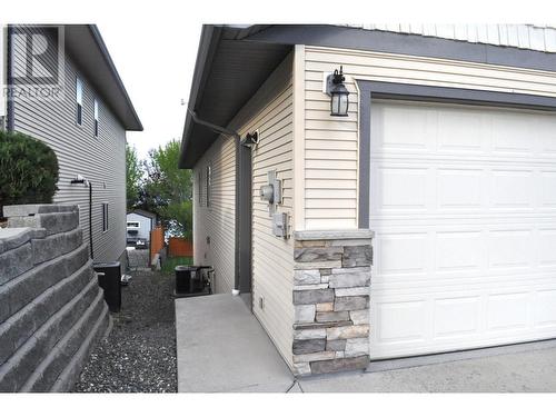 2536 Abbeyglen Way, Kamloops, BC - Outdoor With Exterior