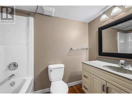 2536 Abbeyglen Way, Kamloops, BC - Indoor Photo Showing Bathroom