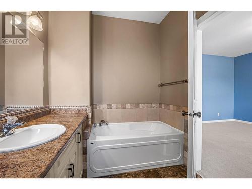 2536 Abbeyglen Way, Kamloops, BC - Indoor Photo Showing Bathroom