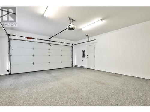 2536 Abbeyglen Way, Kamloops, BC - Indoor Photo Showing Garage