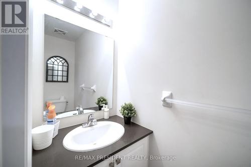 17 - 480 Beresford Path, Oshawa, ON - Indoor Photo Showing Bathroom