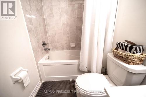 17 - 480 Beresford Path, Oshawa, ON - Indoor Photo Showing Bathroom