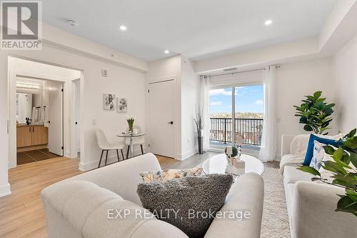 506 - 4 Spice Way, Barrie, ON - Indoor Photo Showing Living Room