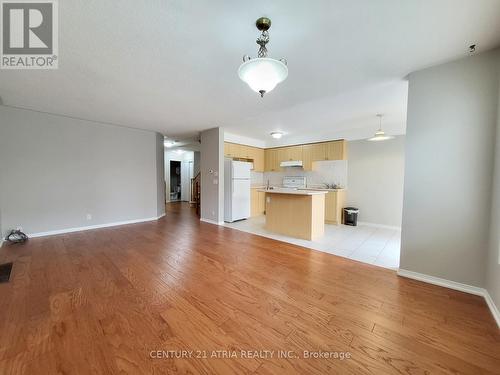 10 Marshview Avenue, Aurora, ON - Indoor Photo Showing Kitchen