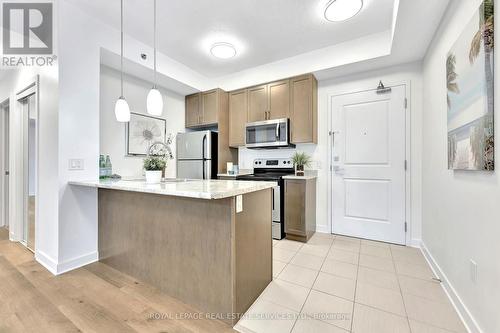 628 - 2490 Old Bronte Road, Oakville, ON - Indoor Photo Showing Kitchen With Stainless Steel Kitchen With Upgraded Kitchen