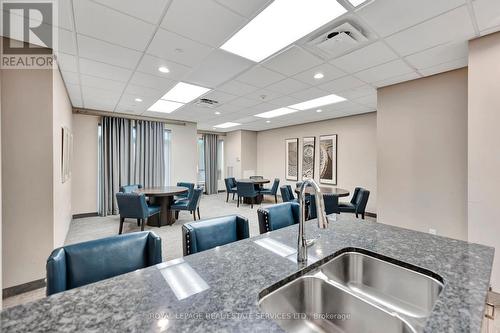 628 - 2490 Old Bronte Road, Oakville, ON - Indoor Photo Showing Kitchen With Double Sink