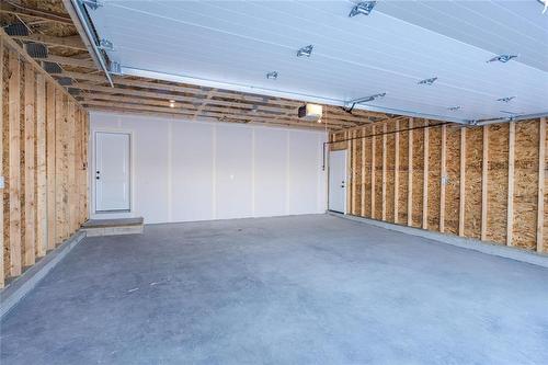 6 Cardinal Way, Landmark, MB - Indoor Photo Showing Garage