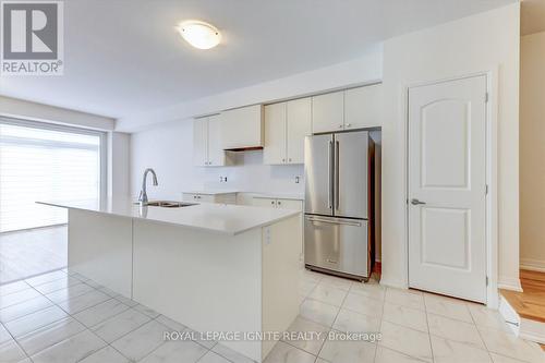 87 Robert Eaton Avenue, Markham, ON - Indoor Photo Showing Kitchen With Double Sink