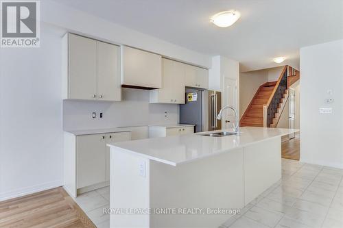 87 Robert Eaton Avenue, Markham, ON - Indoor Photo Showing Kitchen With Double Sink