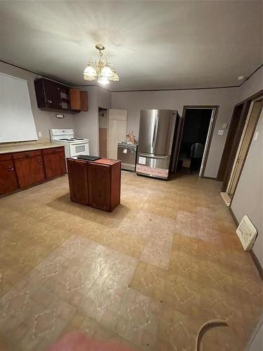 116 Railway Avenue S, Holland, MB - Indoor Photo Showing Kitchen