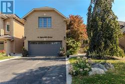 96 LAURENDALE Avenue  Waterdown, ON L0R 2H3