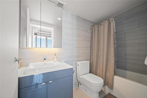 1502 311 Hargrave Street, Winnipeg, MB - Indoor Photo Showing Bathroom