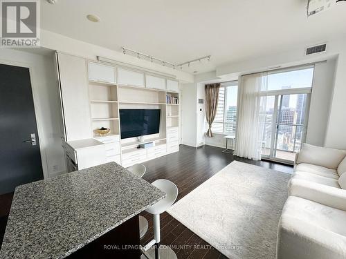 2302 - 21 Balmuto Street, Toronto, ON - Indoor Photo Showing Living Room