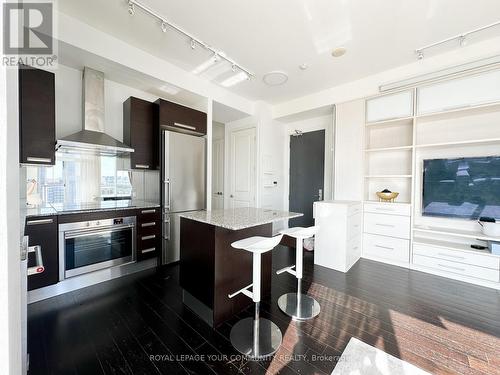 2302 - 21 Balmuto Street, Toronto, ON - Indoor Photo Showing Kitchen With Upgraded Kitchen