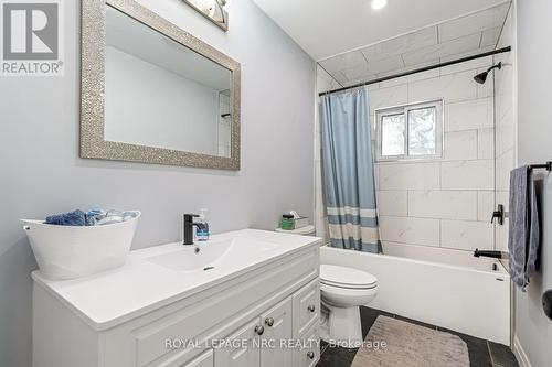 17 Margaret Street, Welland, ON - Indoor Photo Showing Bathroom