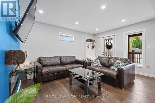 17 Margaret Street, Welland, ON - Indoor Photo Showing Living Room