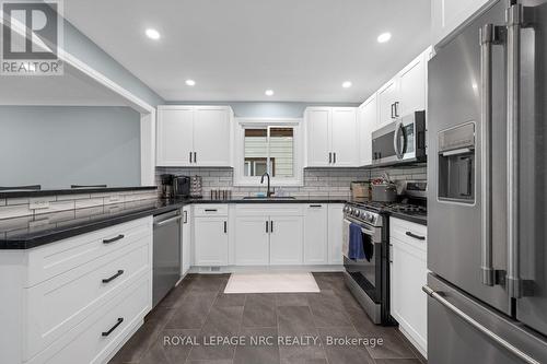 17 Margaret Street, Welland, ON - Indoor Photo Showing Kitchen With Upgraded Kitchen