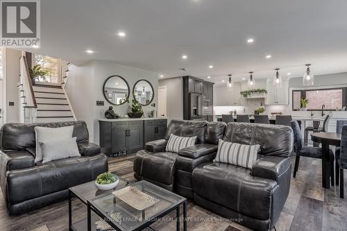 96 Laurendale Avenue, Hamilton, ON - Indoor Photo Showing Living Room