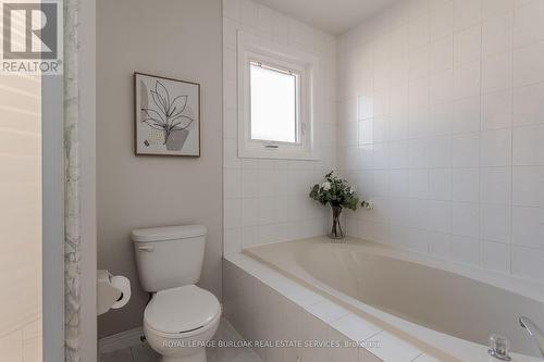 96 Laurendale Avenue, Hamilton, ON - Indoor Photo Showing Bathroom