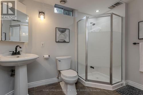 96 Laurendale Avenue, Hamilton, ON - Indoor Photo Showing Bathroom