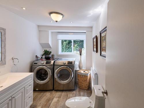 Laundry room - 73 Ch. Clef-Du-Pimbina, Saint-Donat, QC - Indoor Photo Showing Laundry Room