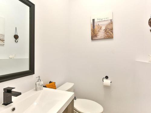 Powder room - 149 Rue Des Violettes, Saint-Jean-Sur-Richelieu, QC - Indoor Photo Showing Bathroom