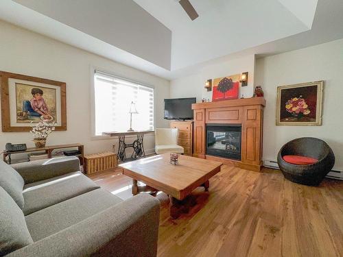 Living room - 306-225 Rue Du Ruisseau-Clair, Mont-Tremblant, QC - Indoor Photo Showing Living Room With Fireplace